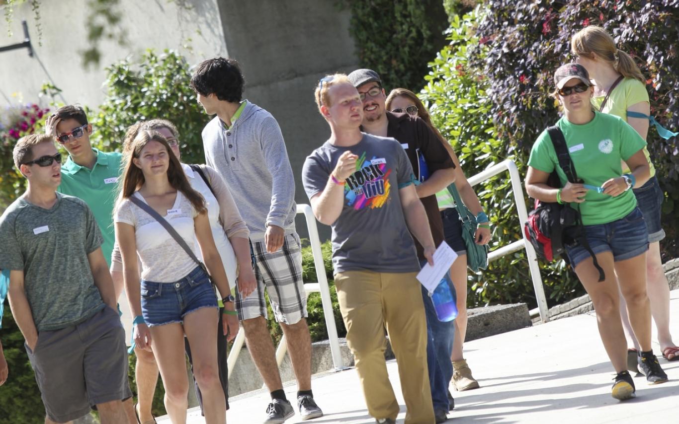 New students walking on tour